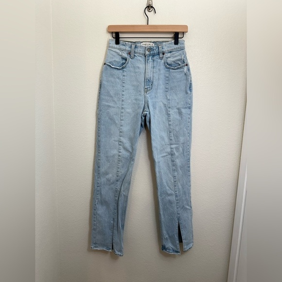 Abercrombie and Fitch Curve Love Ultra High Rise 90s Straight Jean Size 4s - Picture 3 of 9